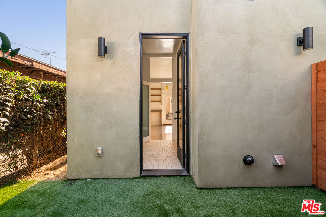 3909 Exposition Blvd Unit: 1/2