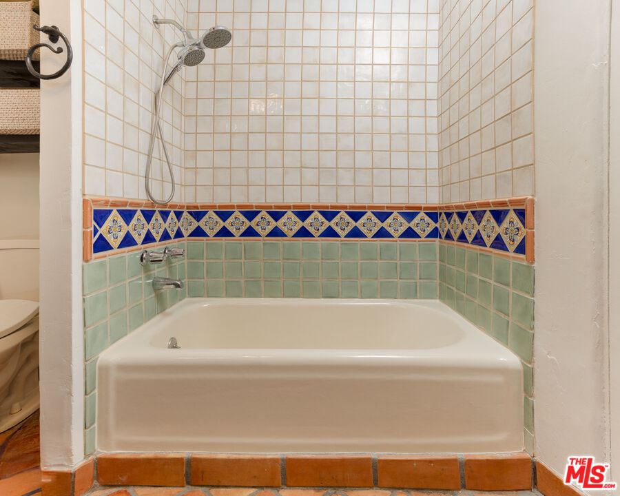 5120 Willowcrest Ave