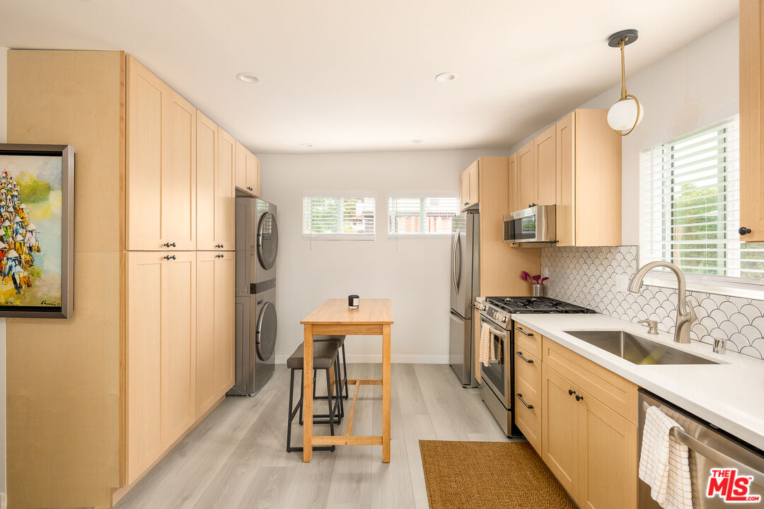 5120 Willowcrest Ave