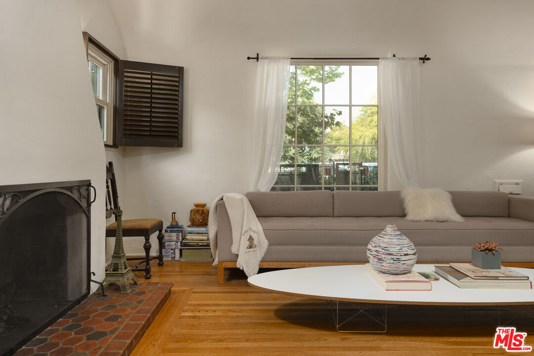 5120 Willowcrest Ave