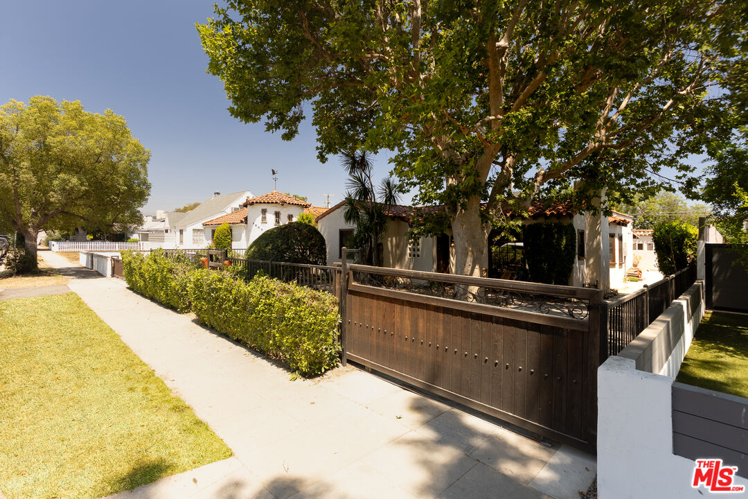 5120 Willowcrest Ave