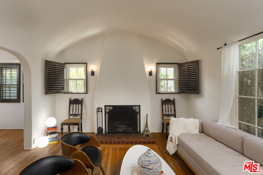 5120 Willowcrest Ave