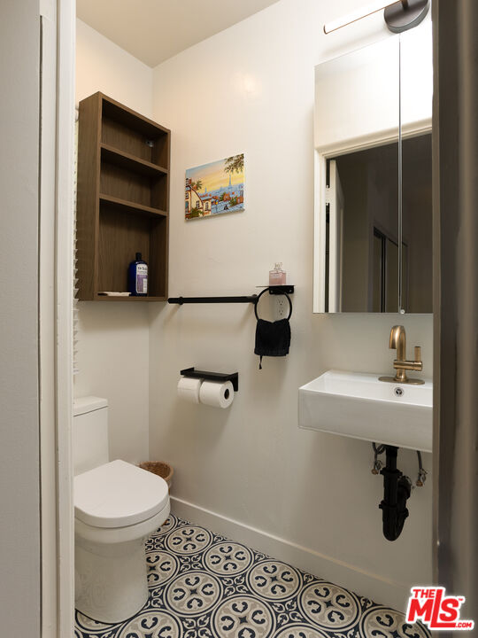 5120 Willowcrest Ave