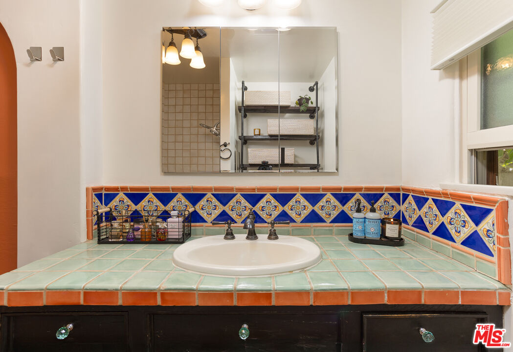 5120 Willowcrest Ave