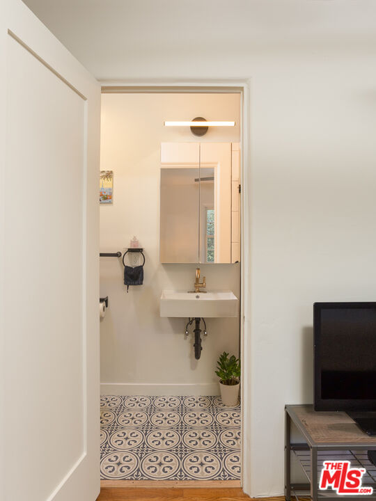 5120 Willowcrest Ave