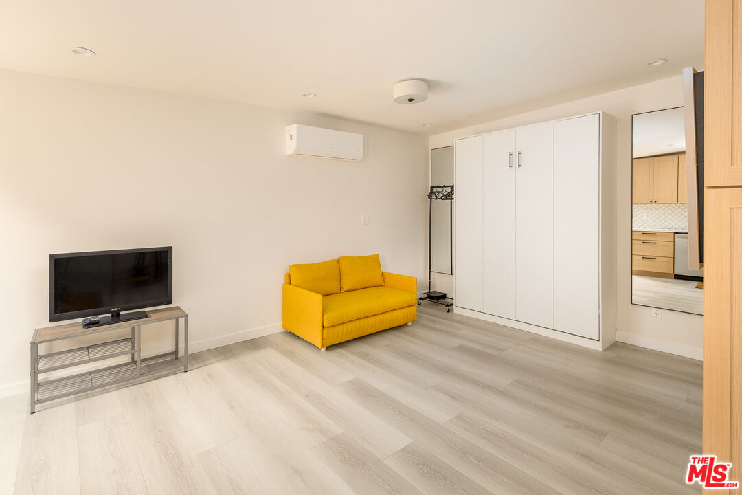 5120 Willowcrest Ave