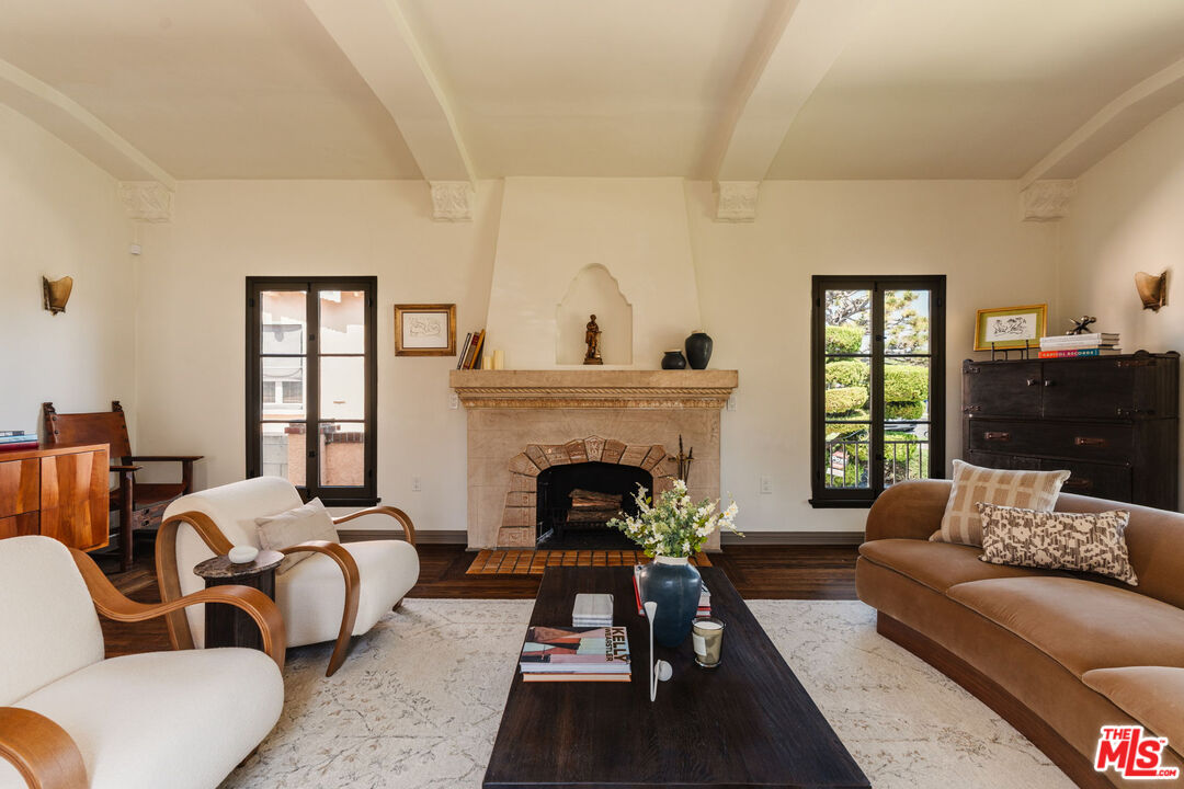 3975 Sutro Ave