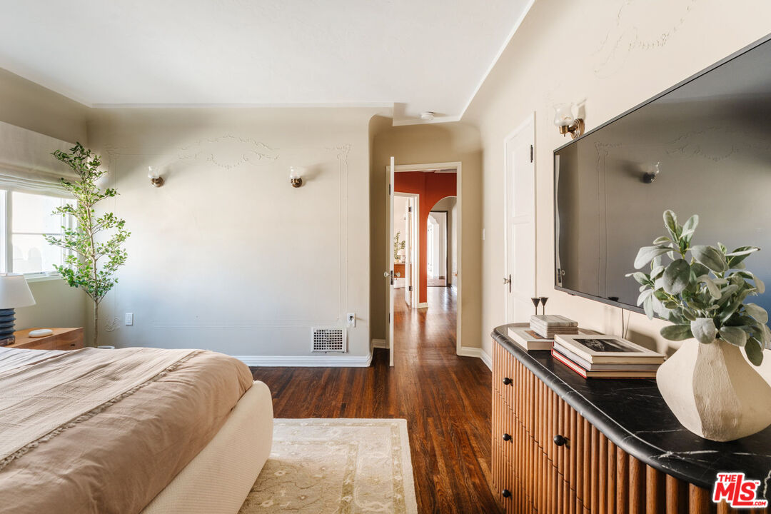 3975 Sutro Ave