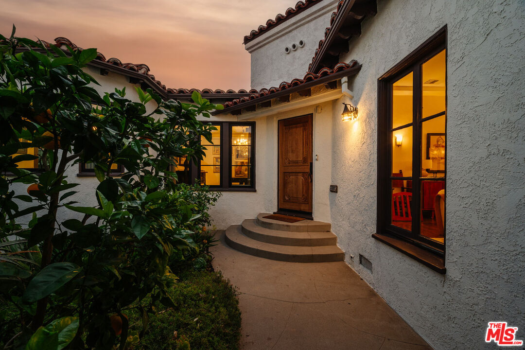 3975 Sutro Ave