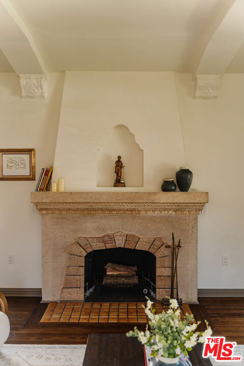 3975 Sutro Ave