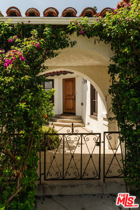 3975 Sutro Ave