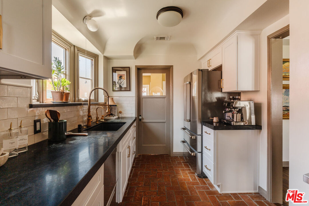 3975 Sutro Ave