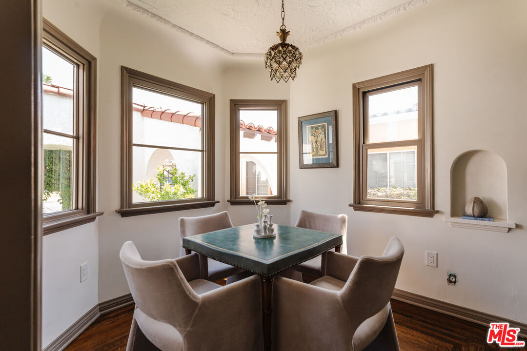 3975 Sutro Ave
