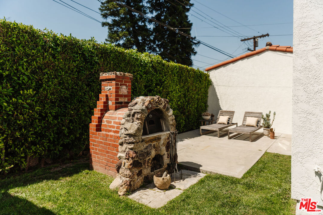 3975 Sutro Ave
