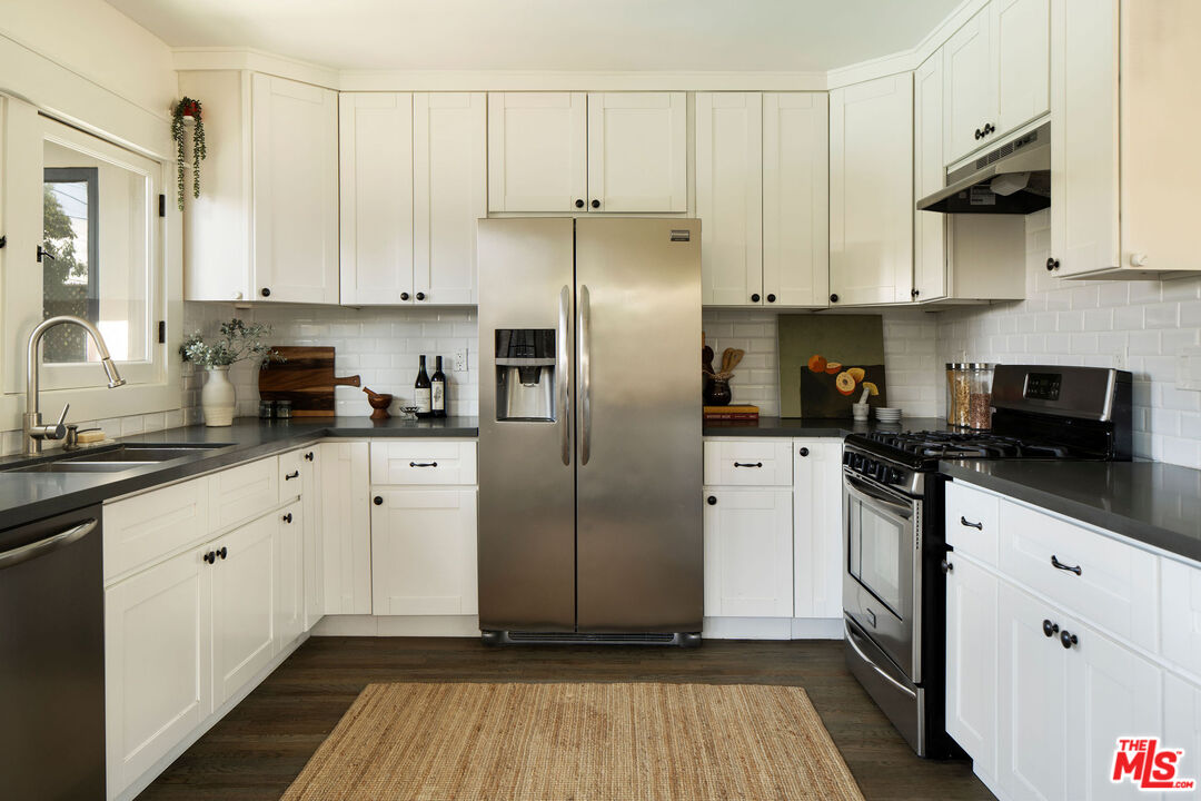 2122 W 29th St