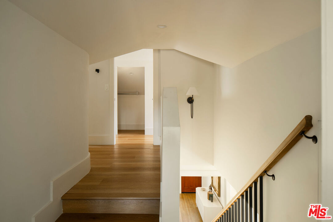 2122 W 29th St