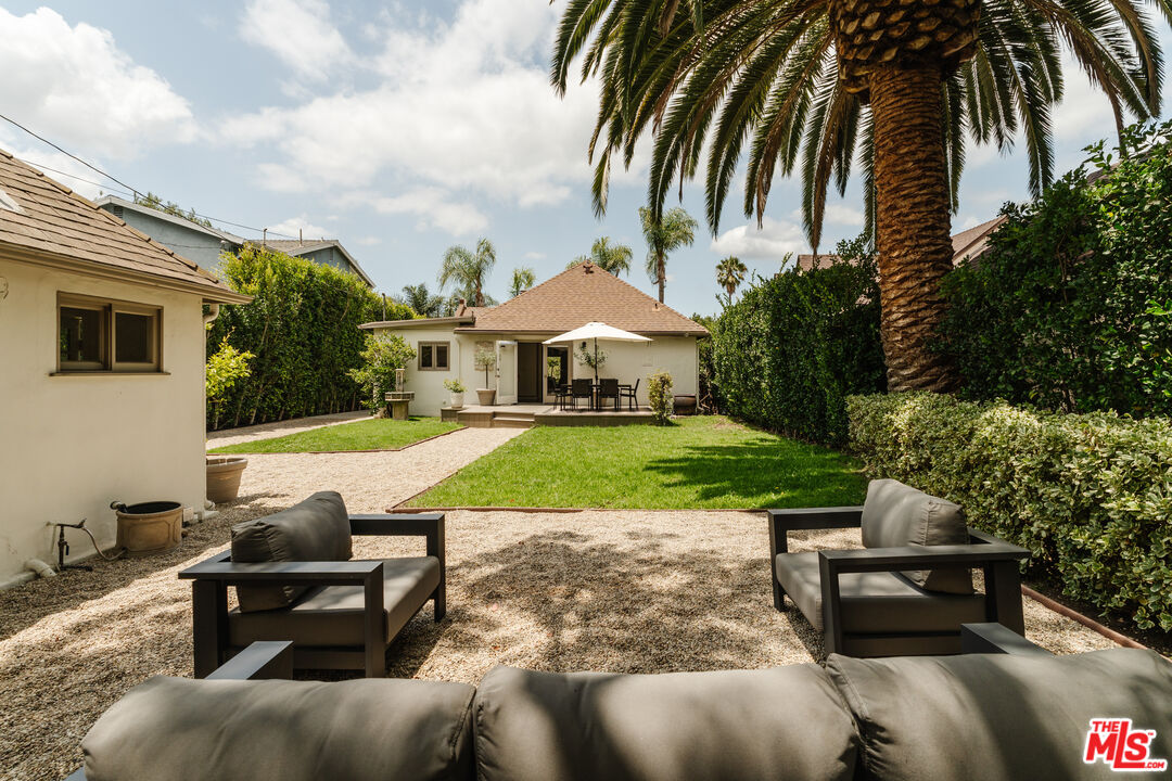 506 N Curson Ave