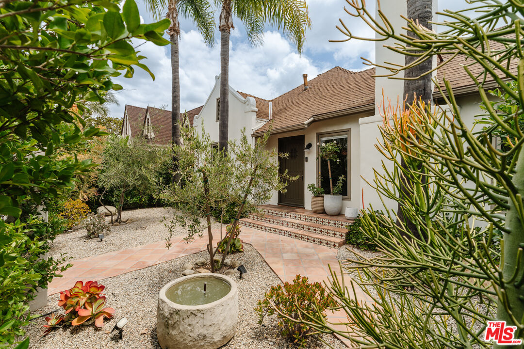 506 N Curson Ave