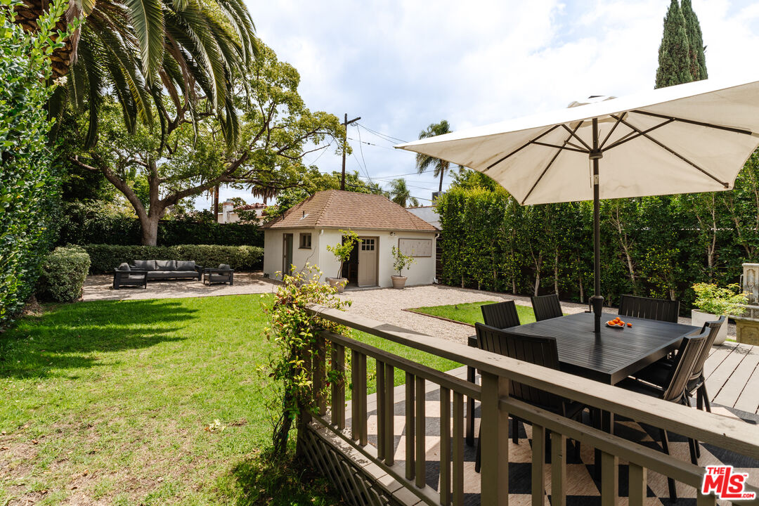 506 N Curson Ave