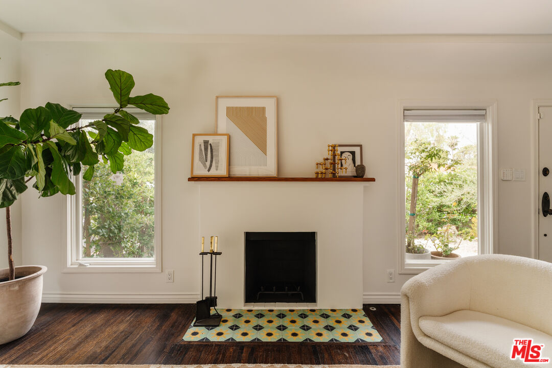 506 N Curson Ave
