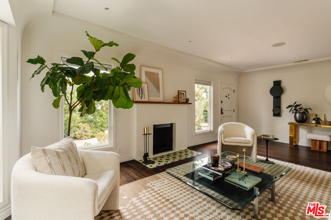 506 N Curson Ave