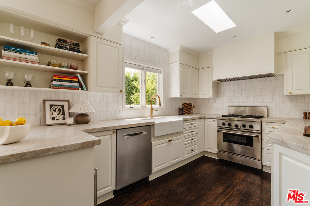 506 N Curson Ave
