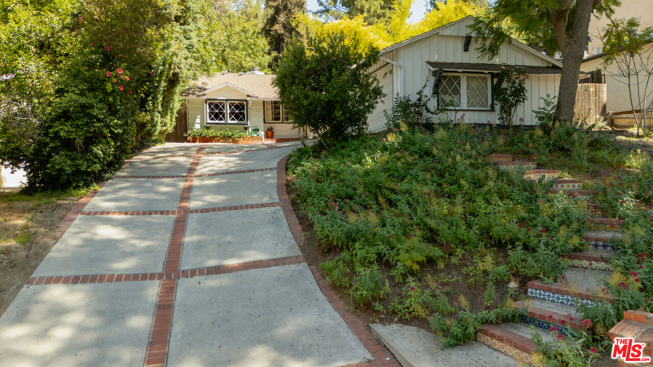 22370 Macfarlane Dr