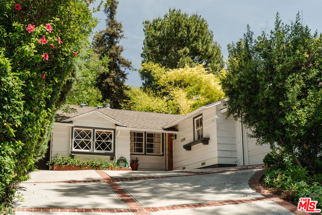 22370 Macfarlane Dr