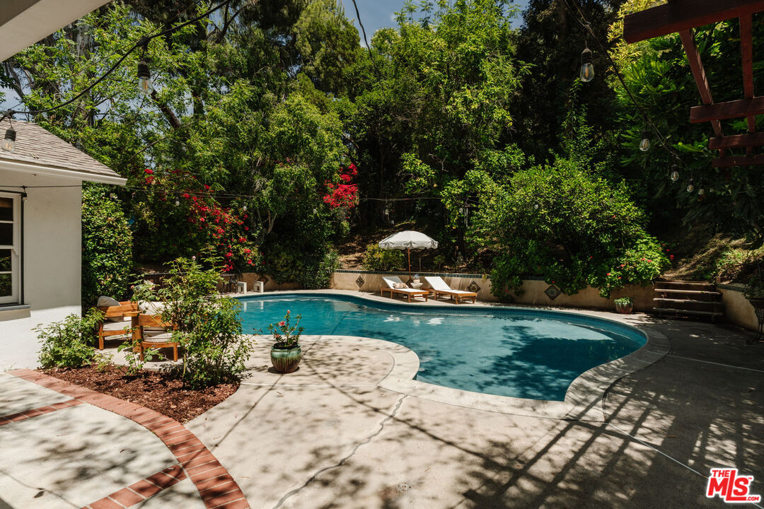 22370 Macfarlane Dr