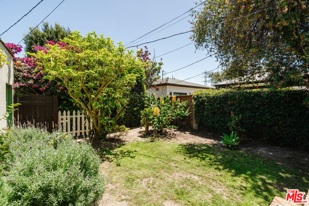 2735 Clyde Ave