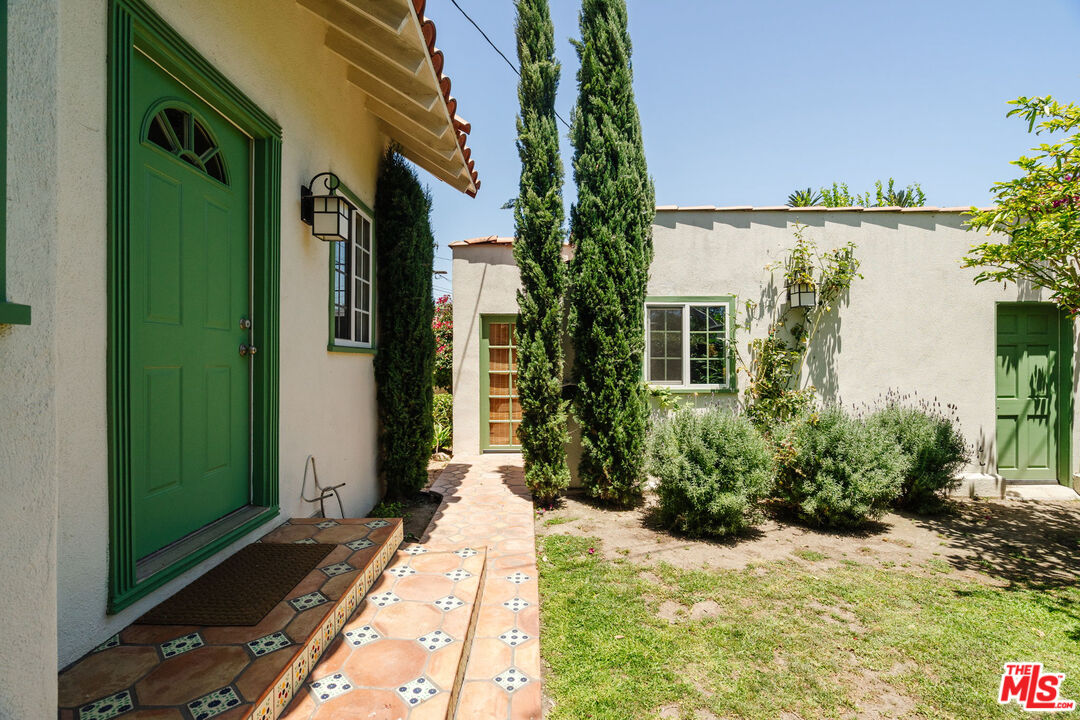 2735 Clyde Ave