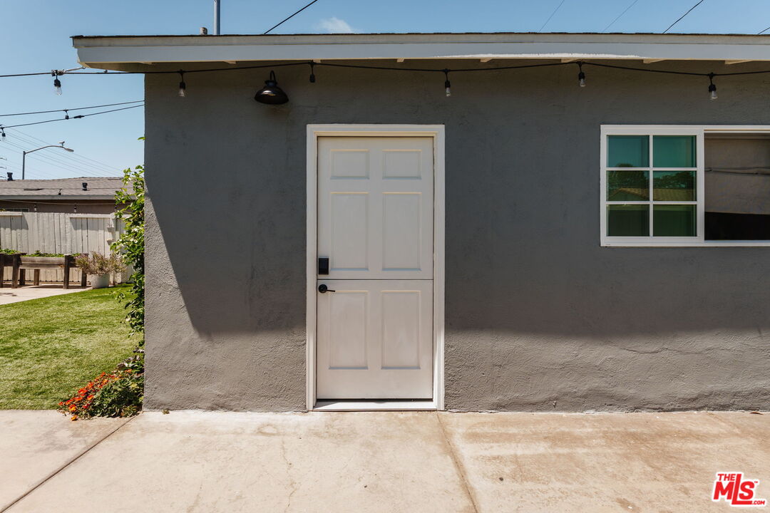 808 Crenshaw Blvd