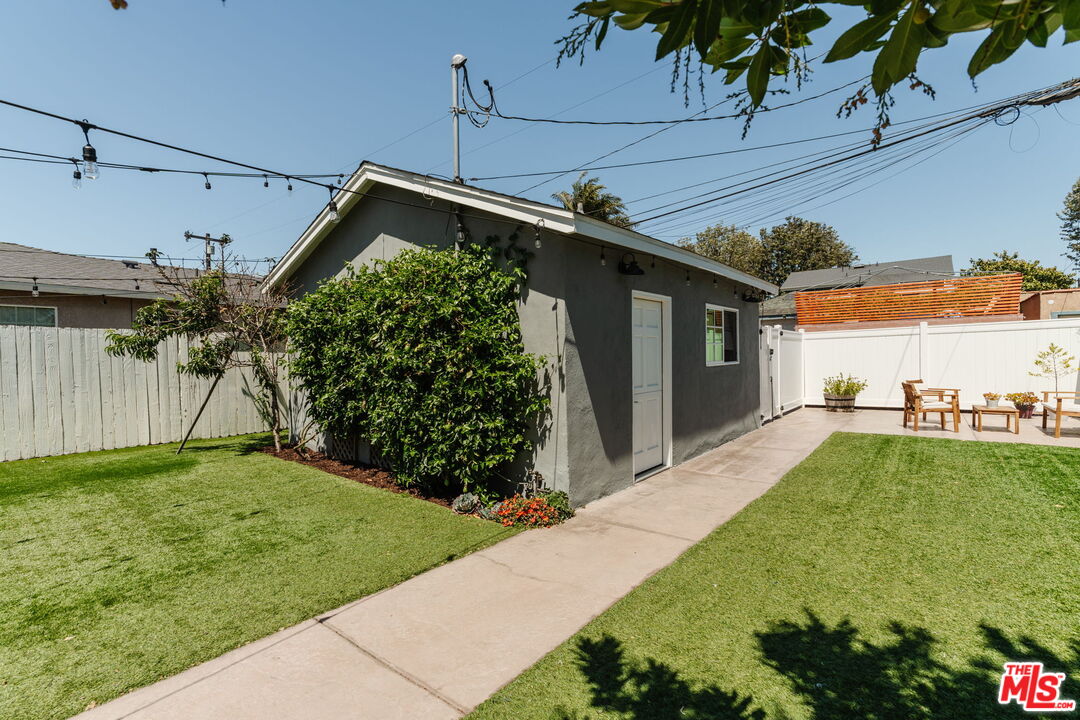 808 Crenshaw Blvd