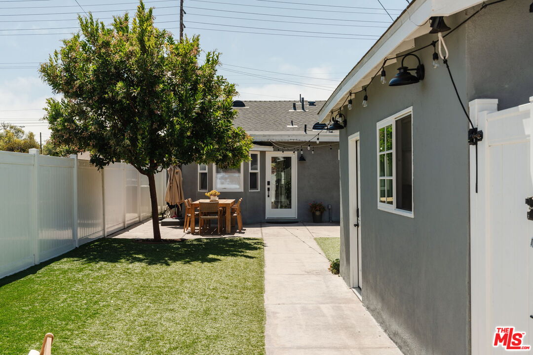 808 Crenshaw Blvd