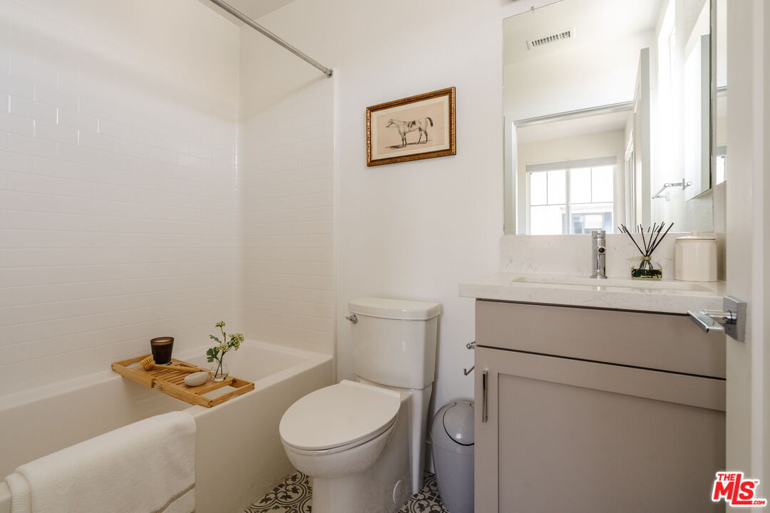 2911 W Exposition Pl Unit: 1