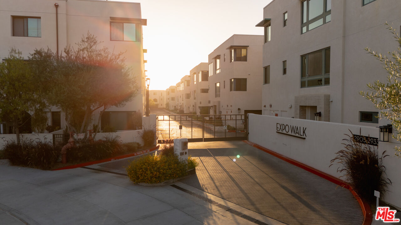 2911 W Exposition Pl Unit: 1