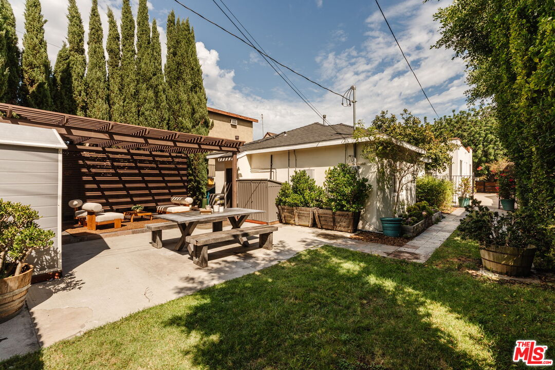 2223 Alsace Ave