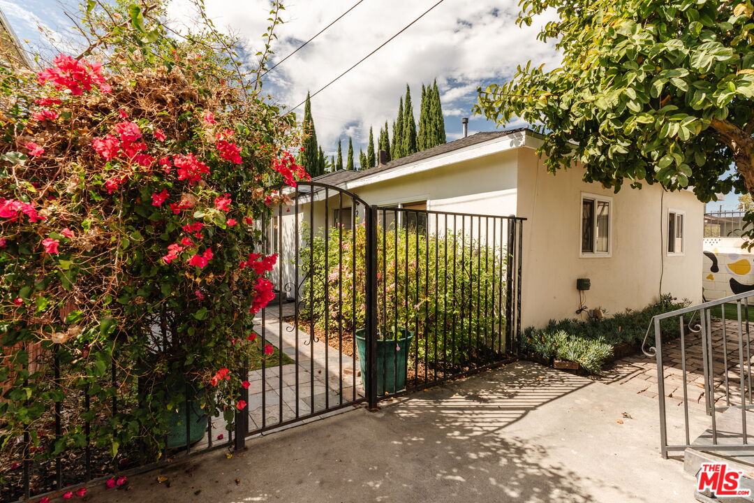 2223 Alsace Ave