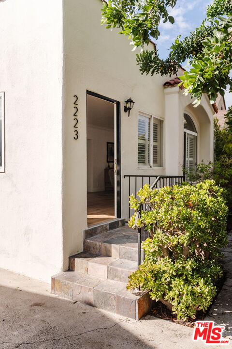 2223 Alsace Ave
