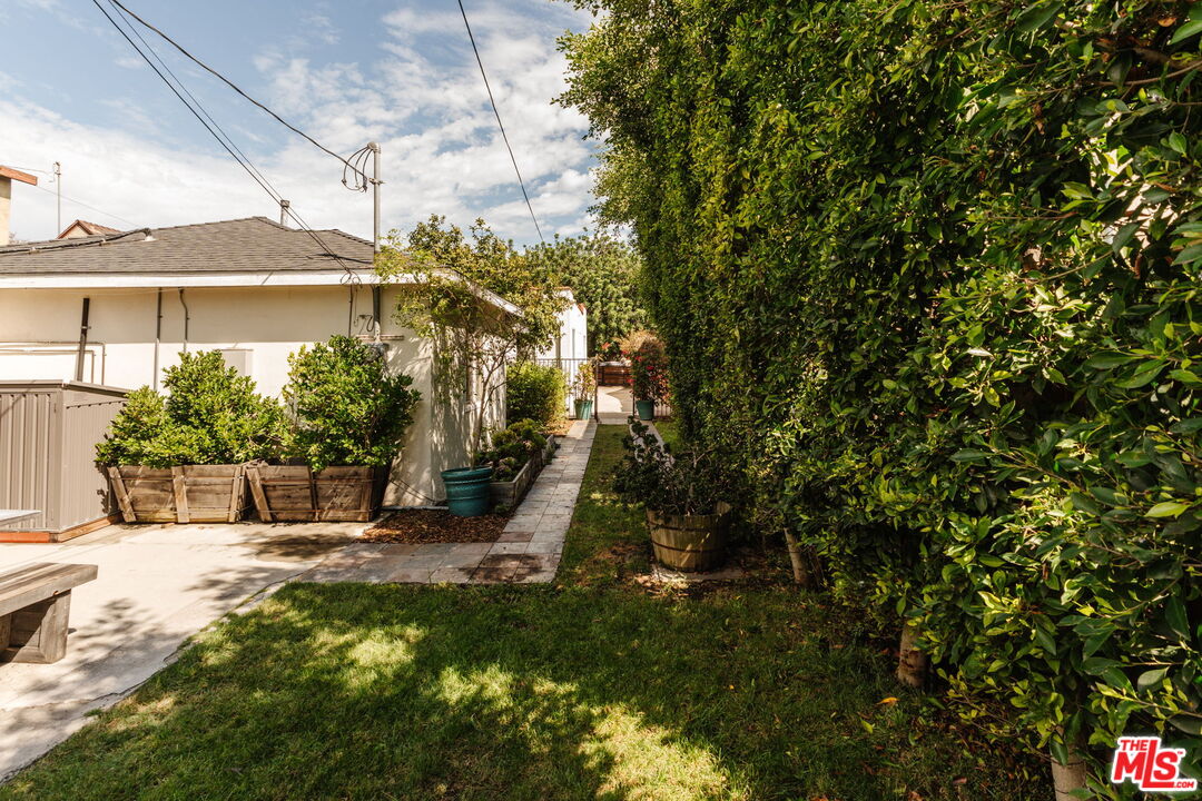 2223 Alsace Ave