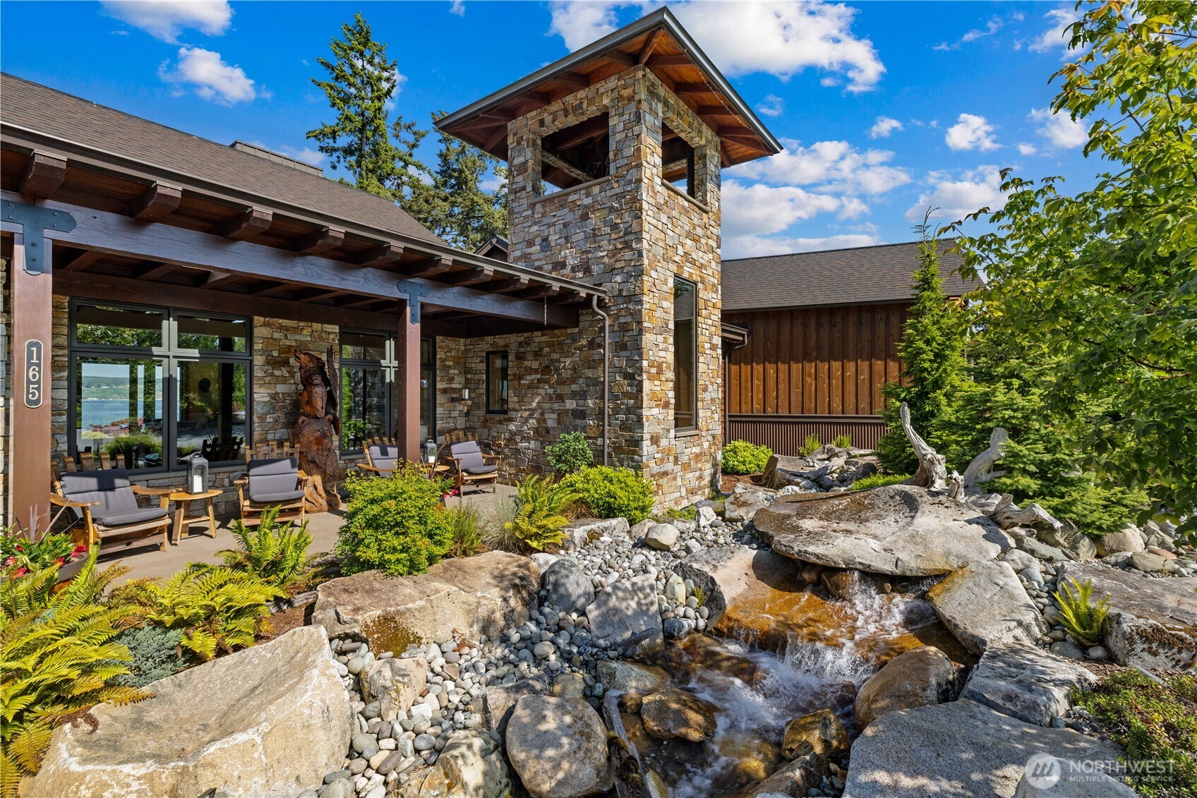 165 NE Kinman Road