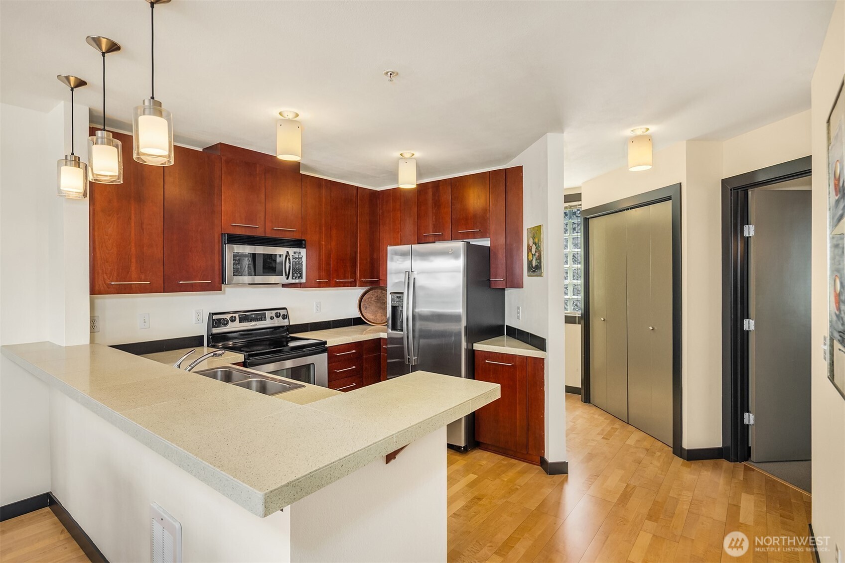 655 Crockett Street Unit: B301