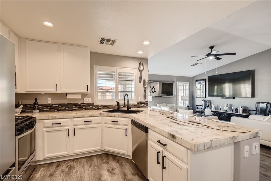 7250 Diamond Canyon Lane 204