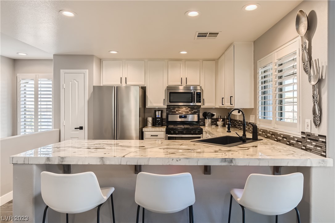 7250 Diamond Canyon Lane 204