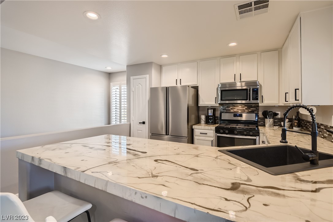 7250 Diamond Canyon Lane 204