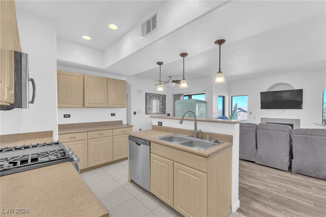 8250 North Grand Canyon Drive 2076