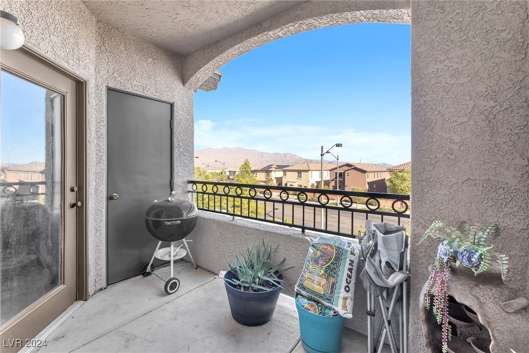 8250 North Grand Canyon Drive 2076