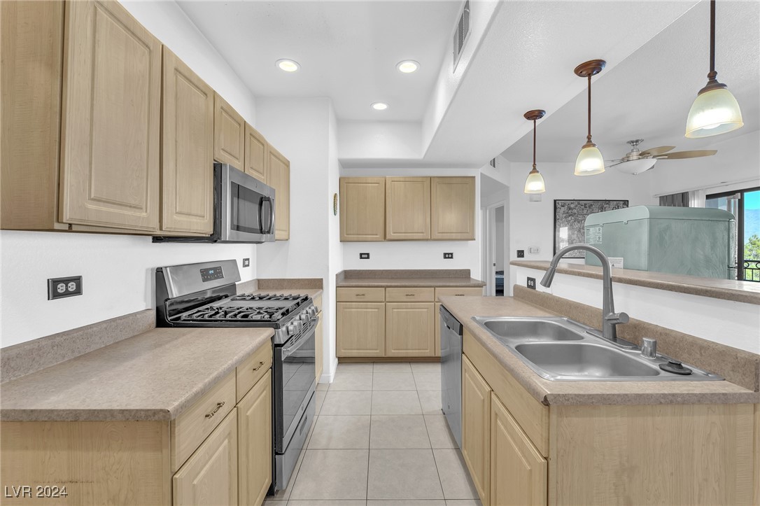 8250 North Grand Canyon Drive 2076