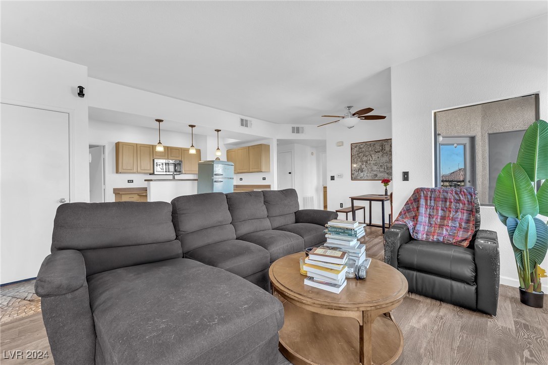 8250 North Grand Canyon Drive 2076
