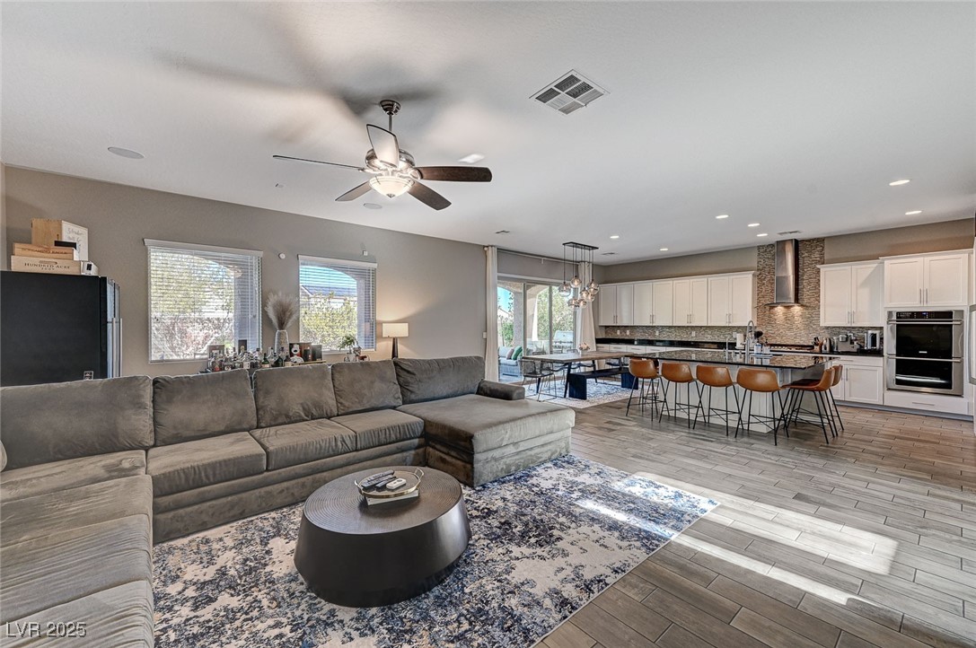 8864 Sherborne Gate Avenue